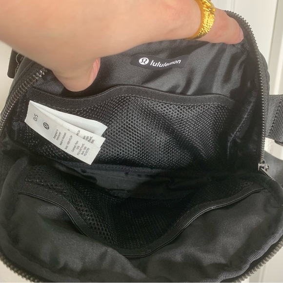 Lululemon Limited Edition Black Everywhere Belt Bag 1L Large Logo Sold Out - Picture 6 of 16